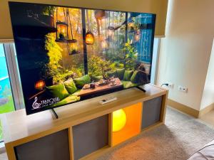 Sophisticated City Escape Steps from Solaire & City of Dreams