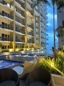 Sophisticated City Escape Steps from Solaire & City of Dreams