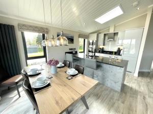 Beautiful Lodge with Hot tub