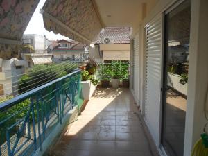 Comfortable Thermi apartment near SKG Airport