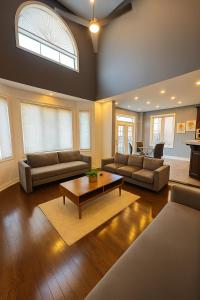 Large 5-Bedroom Gem - Stylish, Spacious, Well-Located