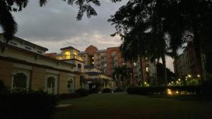 Chateau Elysee A11 near bar resto mall Airport