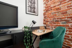 Modern Studio Suitable for 2 People by Noclegi Renters