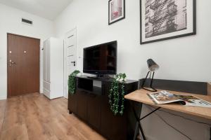 Modern Studio Suitable for 2 People by Noclegi Renters