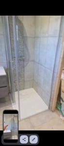 Villas moderne, piscine privee,lac panneciere plage a pied : photos des chambres