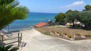 Donna Laura Sea Front
