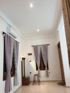 Spring Shelter Dickwella