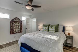 6BD Retreat for 14 with Fire Pit Patio & Lake Access