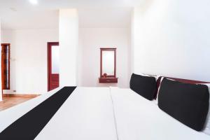 Hotel O Kaloor Metro Station