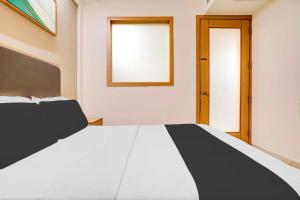 Hotel O Bangalore KR Market Metro Station