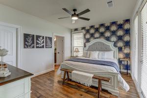 Waterfront Condo on Lake LBJ with Pool & Views