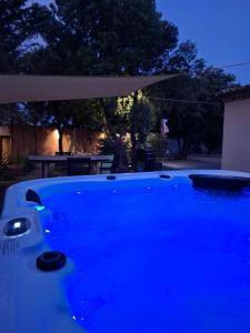 Maisons de vacances Location independante au coeur des Alpilles pour 2 personnes avec Jacuzzi : photos des chambres