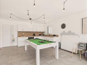 Maisons de vacances Maison familiale pour 10 a Frehel avec jardin : photos des chambres