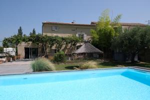 beautiful provencal mas with pool in barbentane, close to avignon, sleeps 8.