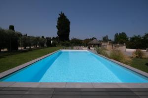 Villas beautiful provencal mas with pool in barbentane, close to avignon, sleeps 8. : photos des chambres