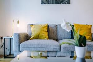 Modern 2-Bed Apartment, Sleeps 6, Business & Leisure Ready