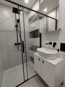 Courtyard Condo Summer Breeze