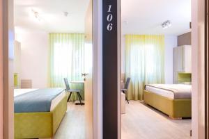 Standard Triple Room room in Hotel Am Spichernplatz