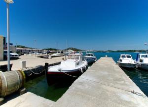 Murter Lungo Mare id400