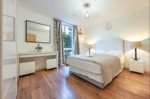 LuxuryStayLong-Sleeps6-FreeParking-FreeGym-Terrace
