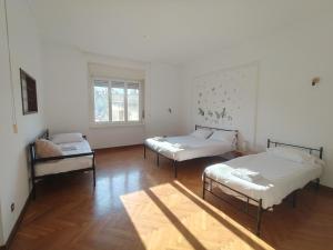 Economy Quadruple Room with Shared Bathroom