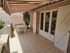 Maisons de vacances T2 45 M2 climatise proche plage : photos des chambres