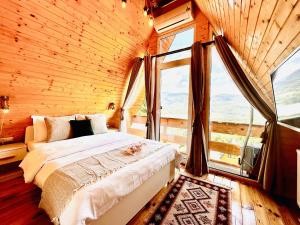 Lake Retreat Colibita