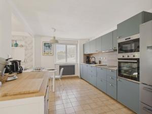 Grand jardin et terrasse - 4 adultes et 1 enfant