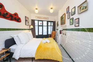 Paris Retro Bistro Escape Authentic & Cozy