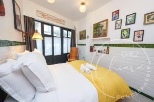 Paris Retro Bistro Escape Authentic & Cozy