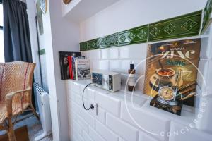 Paris Retro Bistro Escape Authentic & Cozy