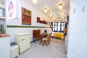 Paris Retro Bistro Escape Authentic & Cozy