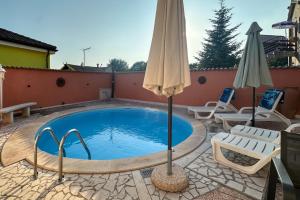 House with pool in Marcana