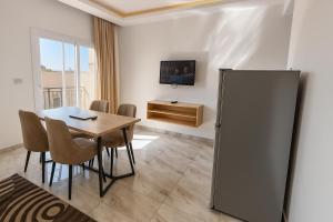 Selena Bay Luxury Sea View 1BR Apartment, Private Beach and Pool