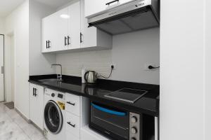 Selena Bay Luxury Sea View 1BR Apartment, Private Beach and Pool