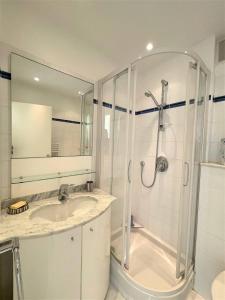 ST-30 Studio climatisé en dernier étage avec piscine en résidence