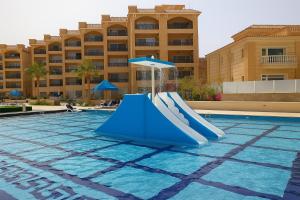 Selena Bay Luxury Sea View 1BR Apartment, Private Beach and Pool