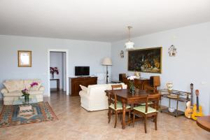 Luxury Apartment Lake View