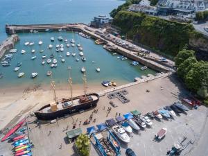 Harbour Stays - The Marine Centre, Saundersfoot Harbour, SA69 9HE