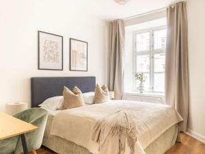 Sanders Noble - Fantastic 5-Bdr Apt in the Capital