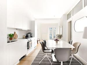 Sanders Leaves - Charming Three-Bedroom Apartment In Downtown Copenhagen