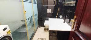 شقه فندقية فاخره بشارع الملك فيصل الرئيسي