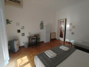 Basic Triple Room with Shared Bathroom