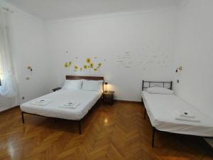 Basic Triple Room with Shared Bathroom