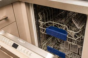 Metro Szwedzka Homely Apartment by BookingHost