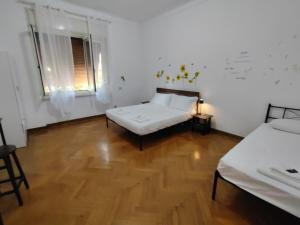 Basic Triple Room with Shared Bathroom