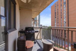 Suite near Downtown, BMO, Stampede, Free Parking