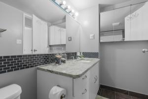 Suite near Downtown, BMO, Stampede, Free Parking