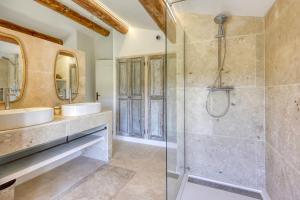 Villas Villa Les Escapades d-Adrien, piscine, climatisation : photos des chambres