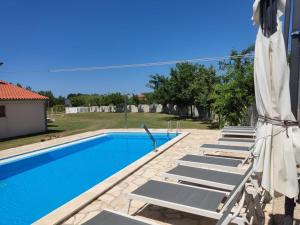 Holiday apartment in Privlaka with sea view, balcony, air conditioning, WiFi 3598-3